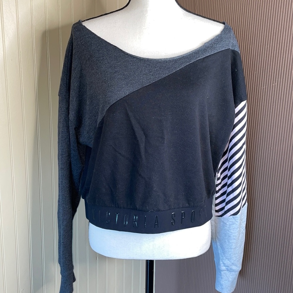 Victoria secret sport long‎ sleeve cropped sweatshirt size large raw neck line